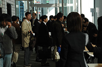 写真:開幕当日の総合受付