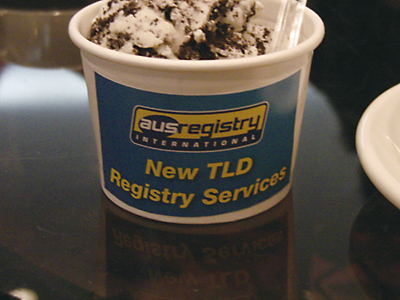写真:新gTLDプログラムを支持するメッセージが入ったアイスクリーム