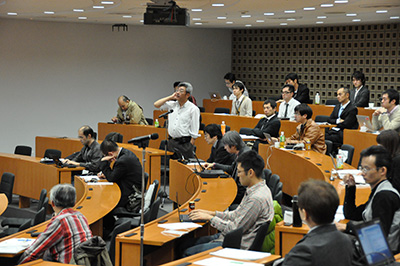 写真:会場での議論の様子