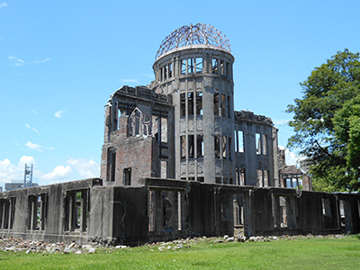 写真: 広島平和記念碑