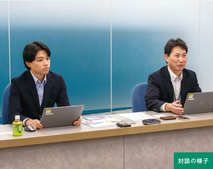 写真:対談の様子